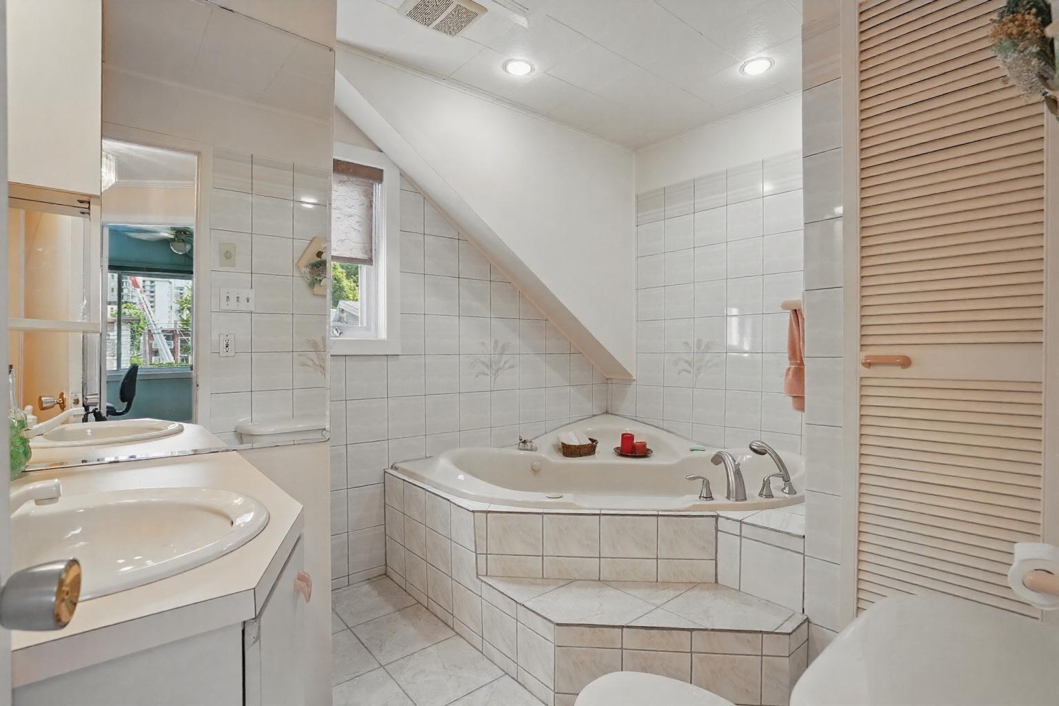 









11383


Av. de Bruxelles

,
Montréal (Montréal-Nord),




QC
H1H4S3

