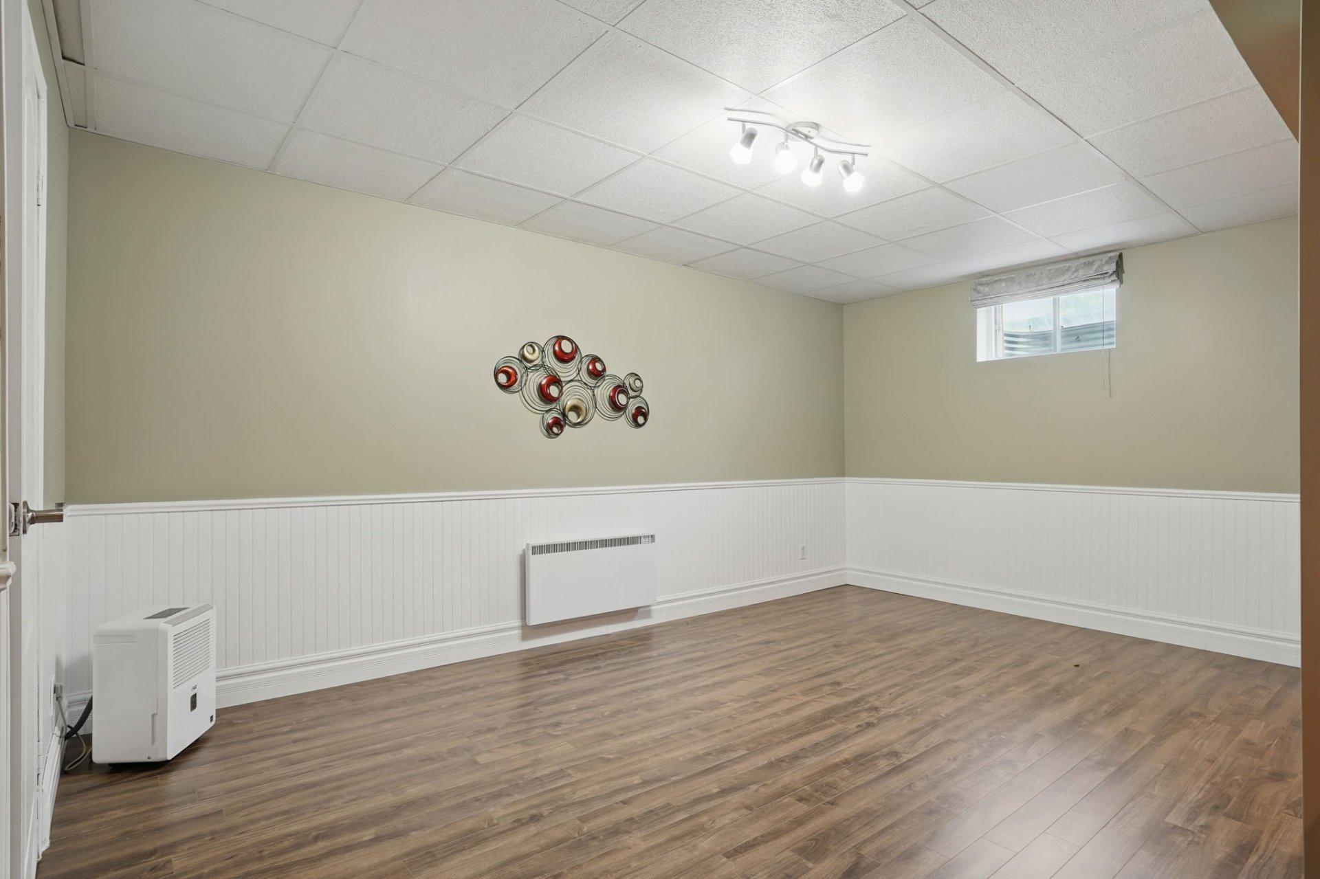 









11383


Av. de Bruxelles

,
Montréal (Montréal-Nord),




QC
H1H4S3

