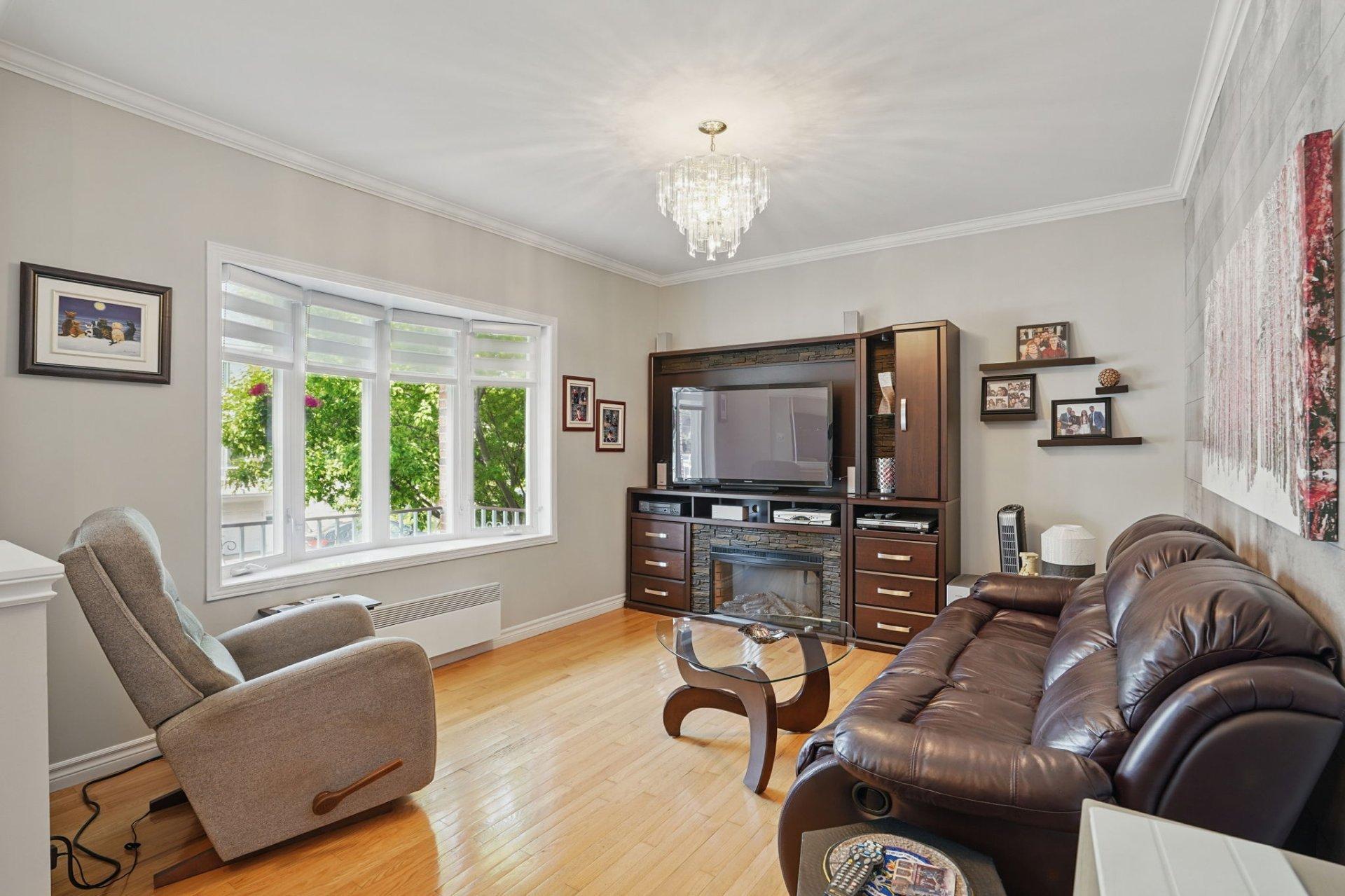 









11383


Av. de Bruxelles

,
Montréal (Montréal-Nord),




QC
H1H4S3

