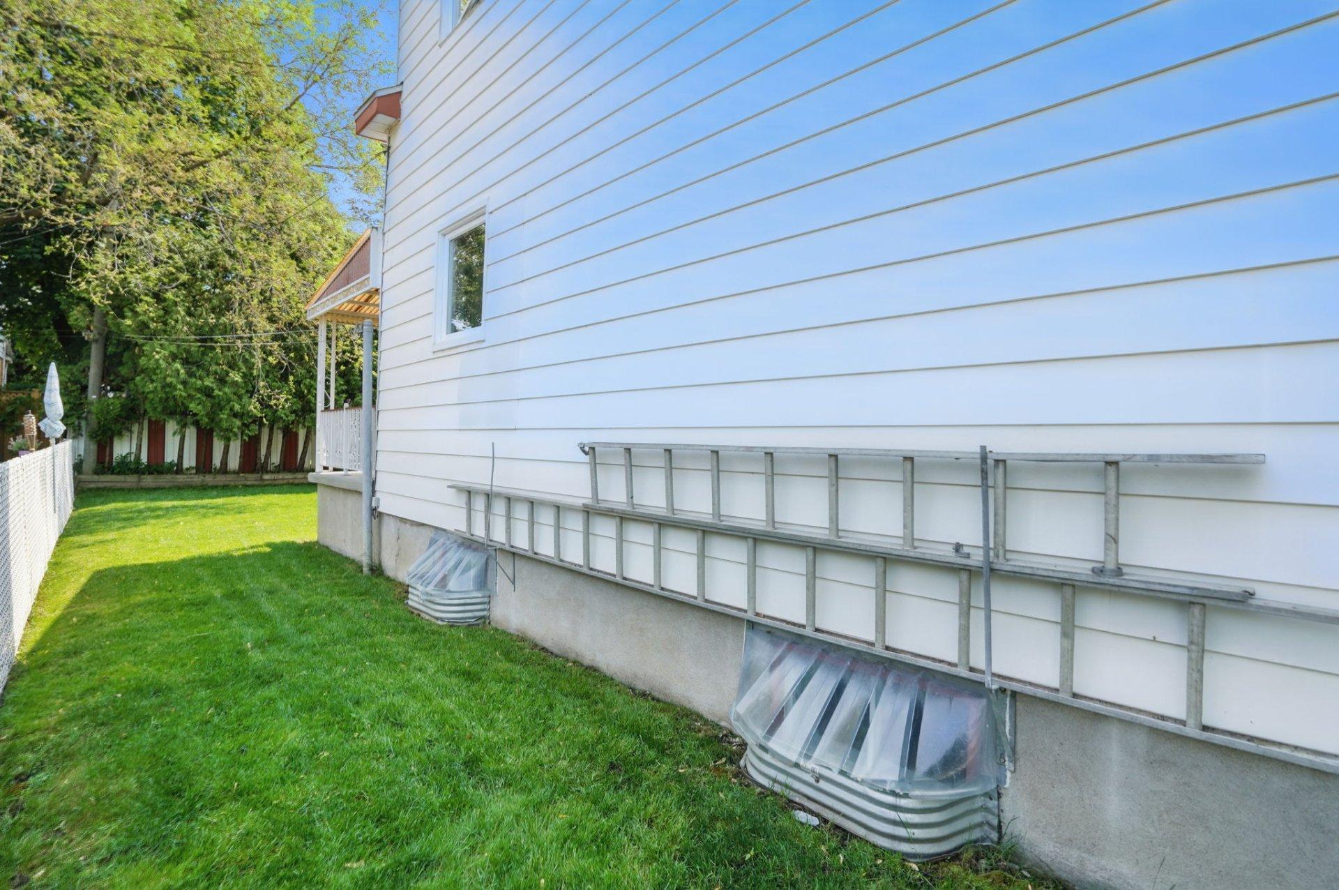 









11383


Av. de Bruxelles

,
Montréal (Montréal-Nord),




QC
H1H4S3

