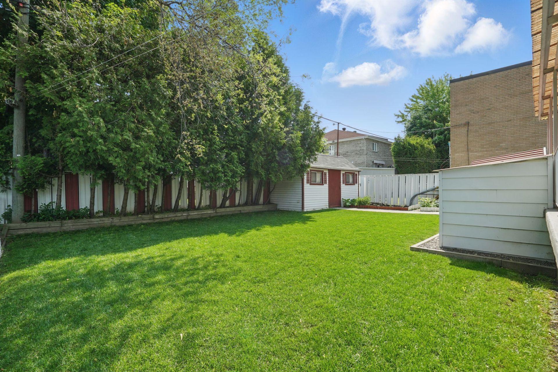 









11383


Av. de Bruxelles

,
Montréal (Montréal-Nord),




QC
H1H4S3

