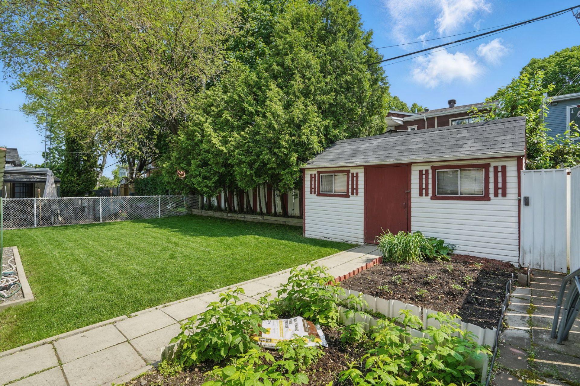 









11383


Av. de Bruxelles

,
Montréal (Montréal-Nord),




QC
H1H4S3

