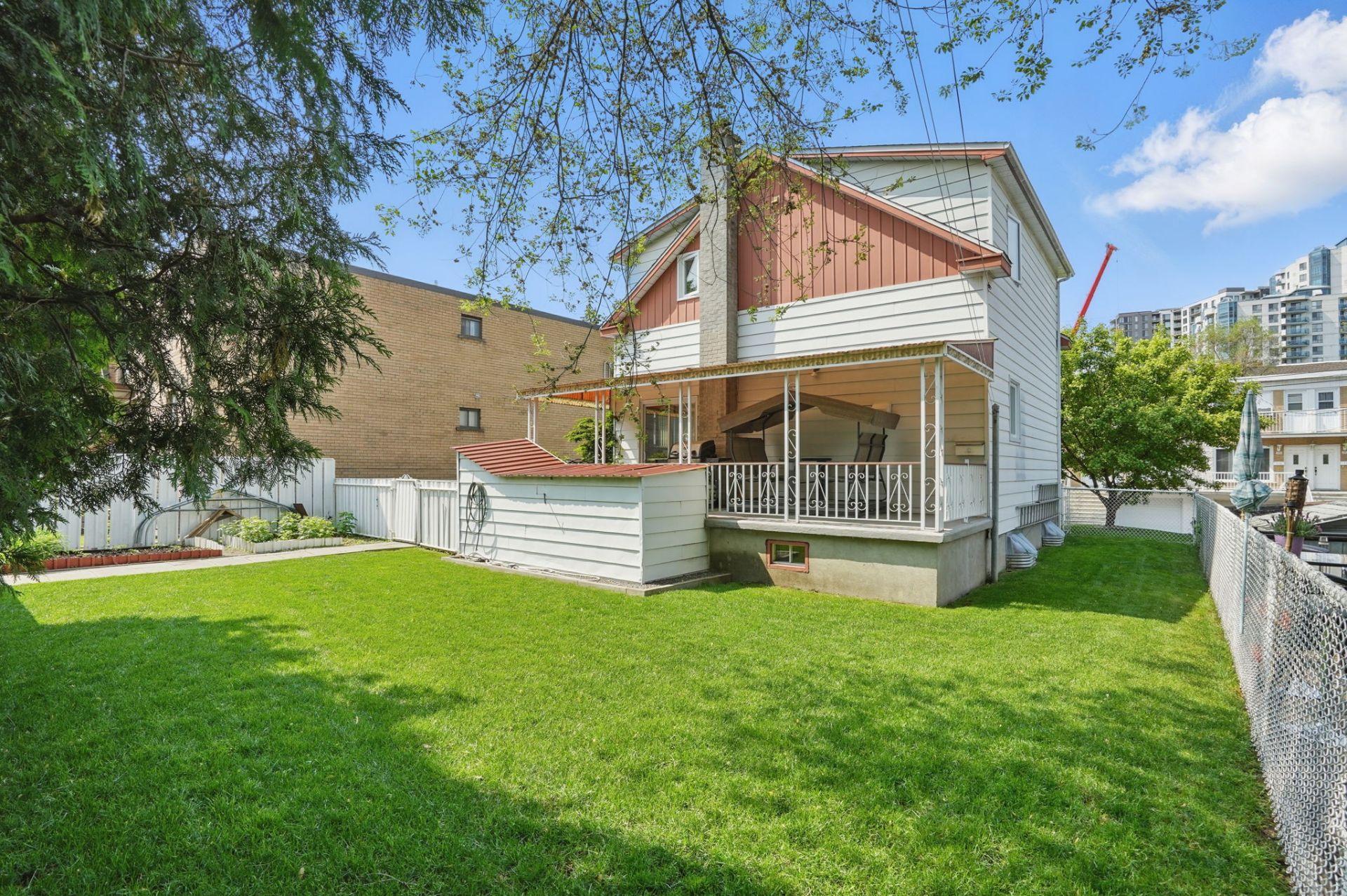 









11383


Av. de Bruxelles

,
Montréal (Montréal-Nord),




QC
H1H4S3

