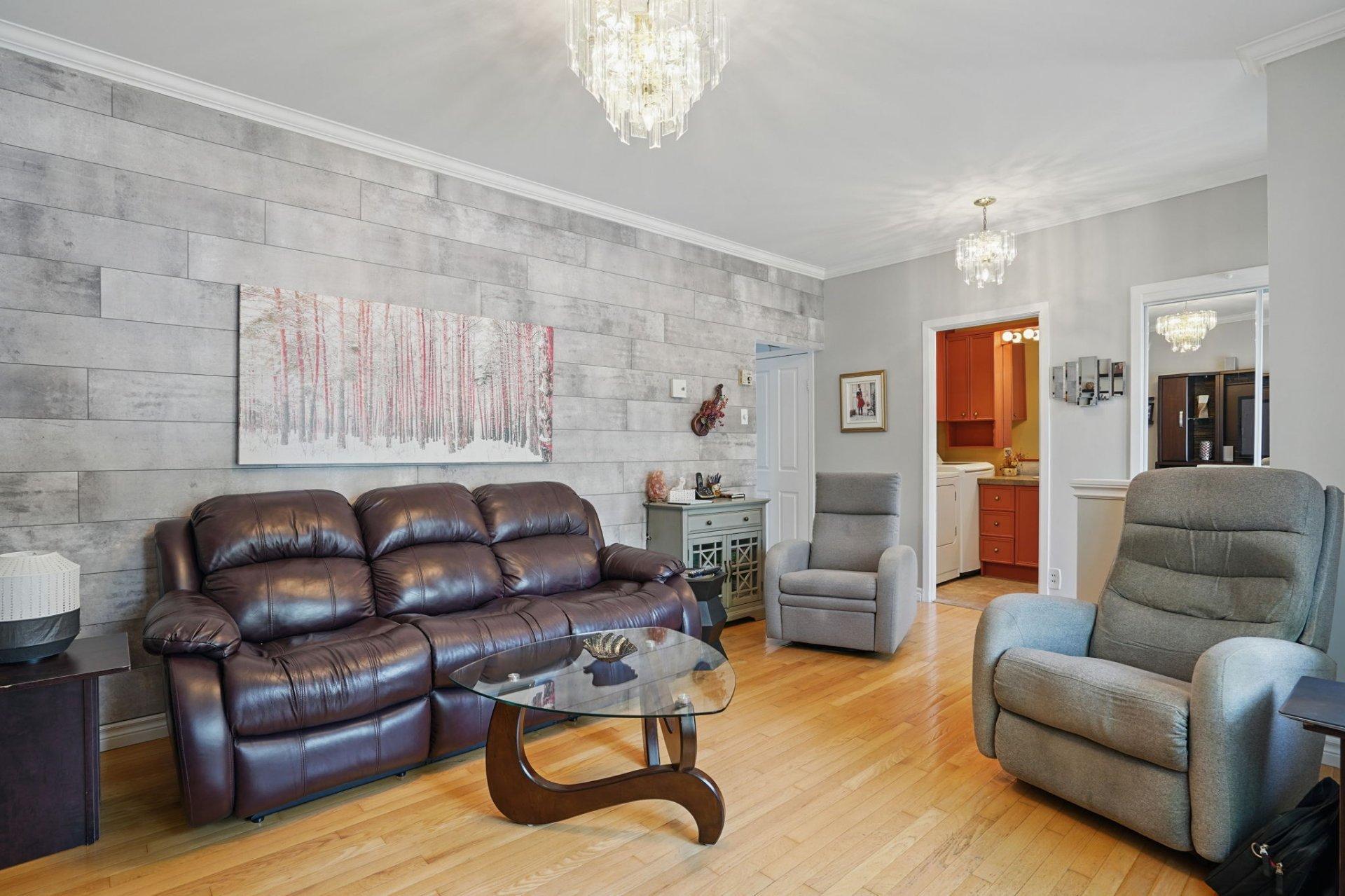 









11383


Av. de Bruxelles

,
Montréal (Montréal-Nord),




QC
H1H4S3

