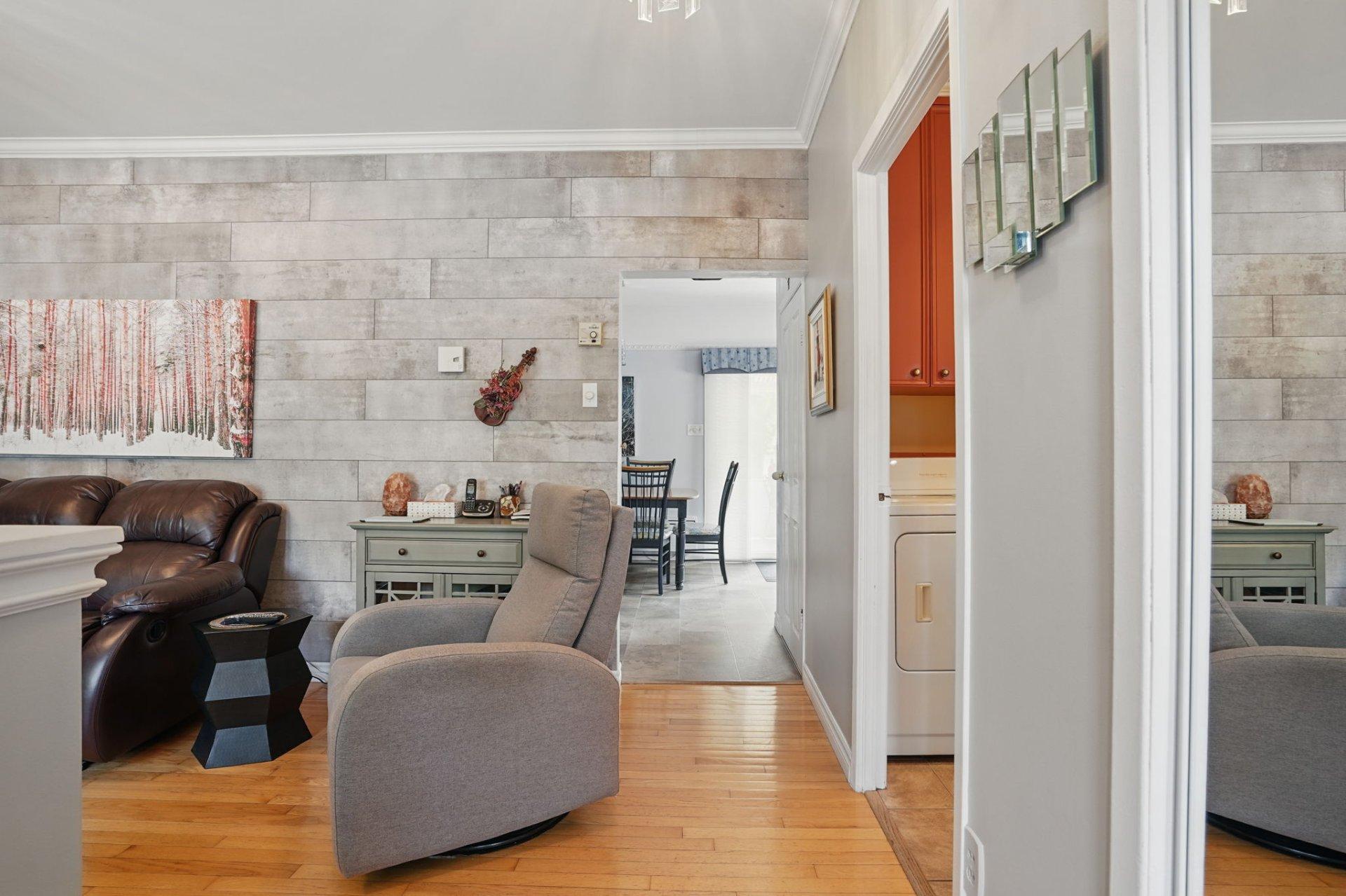 









11383


Av. de Bruxelles

,
Montréal (Montréal-Nord),




QC
H1H4S3

