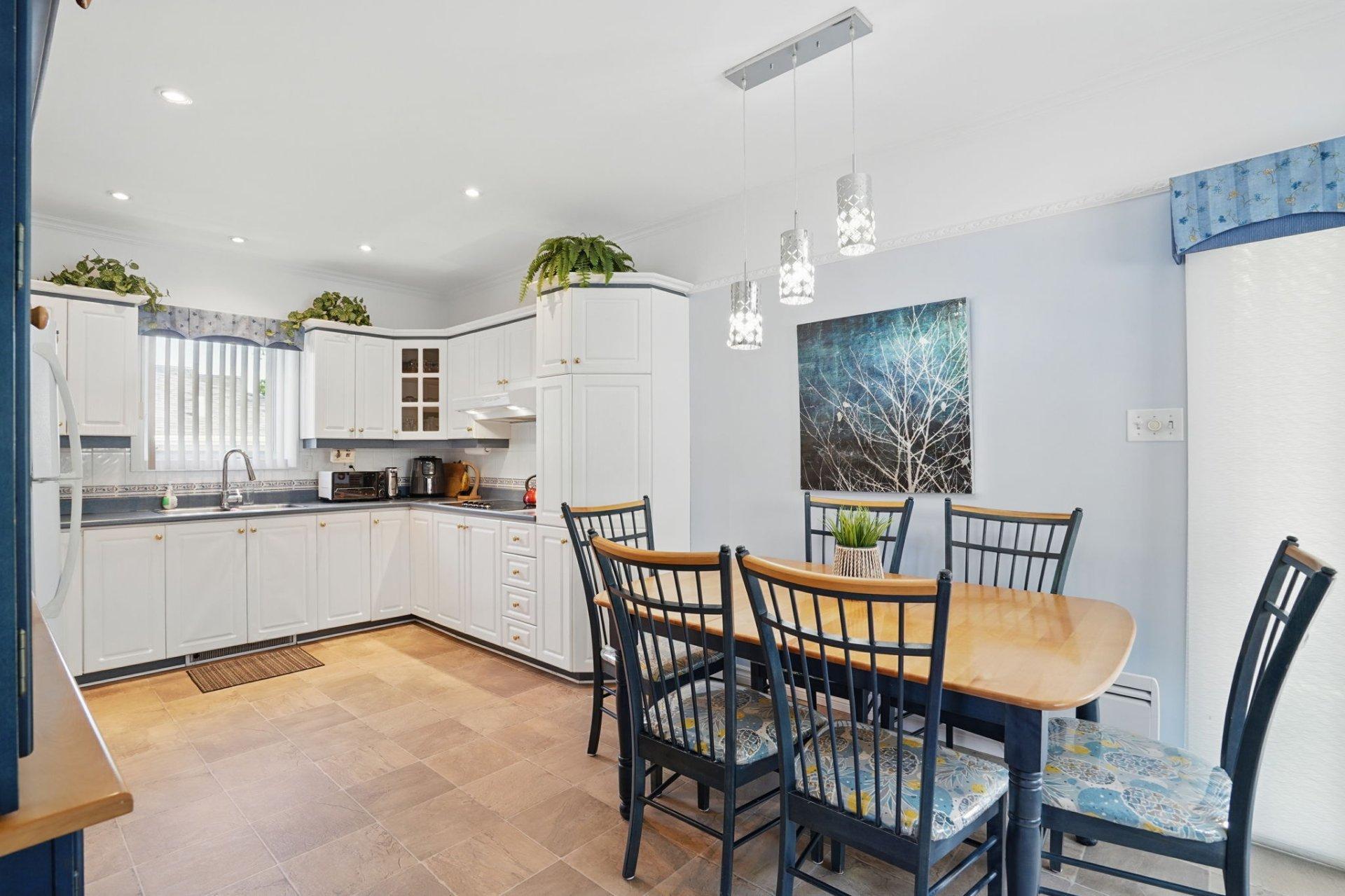 









11383


Av. de Bruxelles

,
Montréal (Montréal-Nord),




QC
H1H4S3

