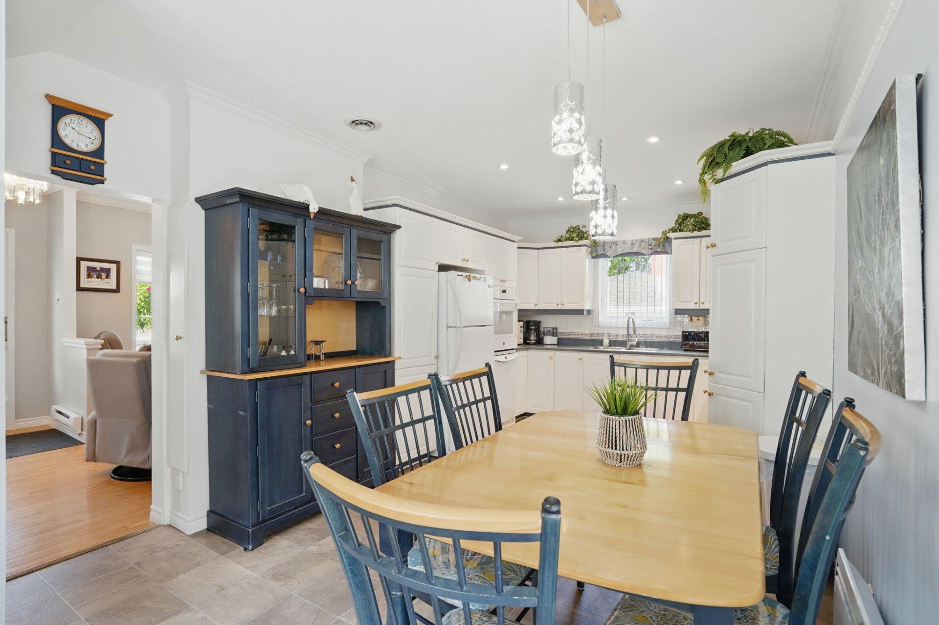 









11383


Av. de Bruxelles

,
Montréal (Montréal-Nord),




QC
H1H4S3

