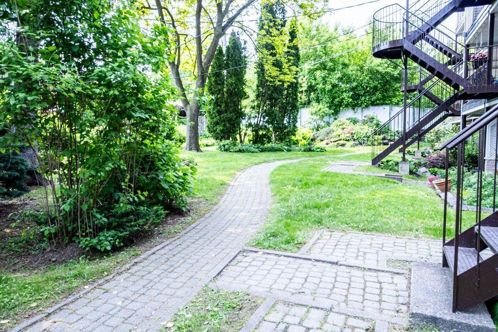 









4330


Rue de la Seine

, 102,
Laval (Chomedey),




QC
H7W2S3

