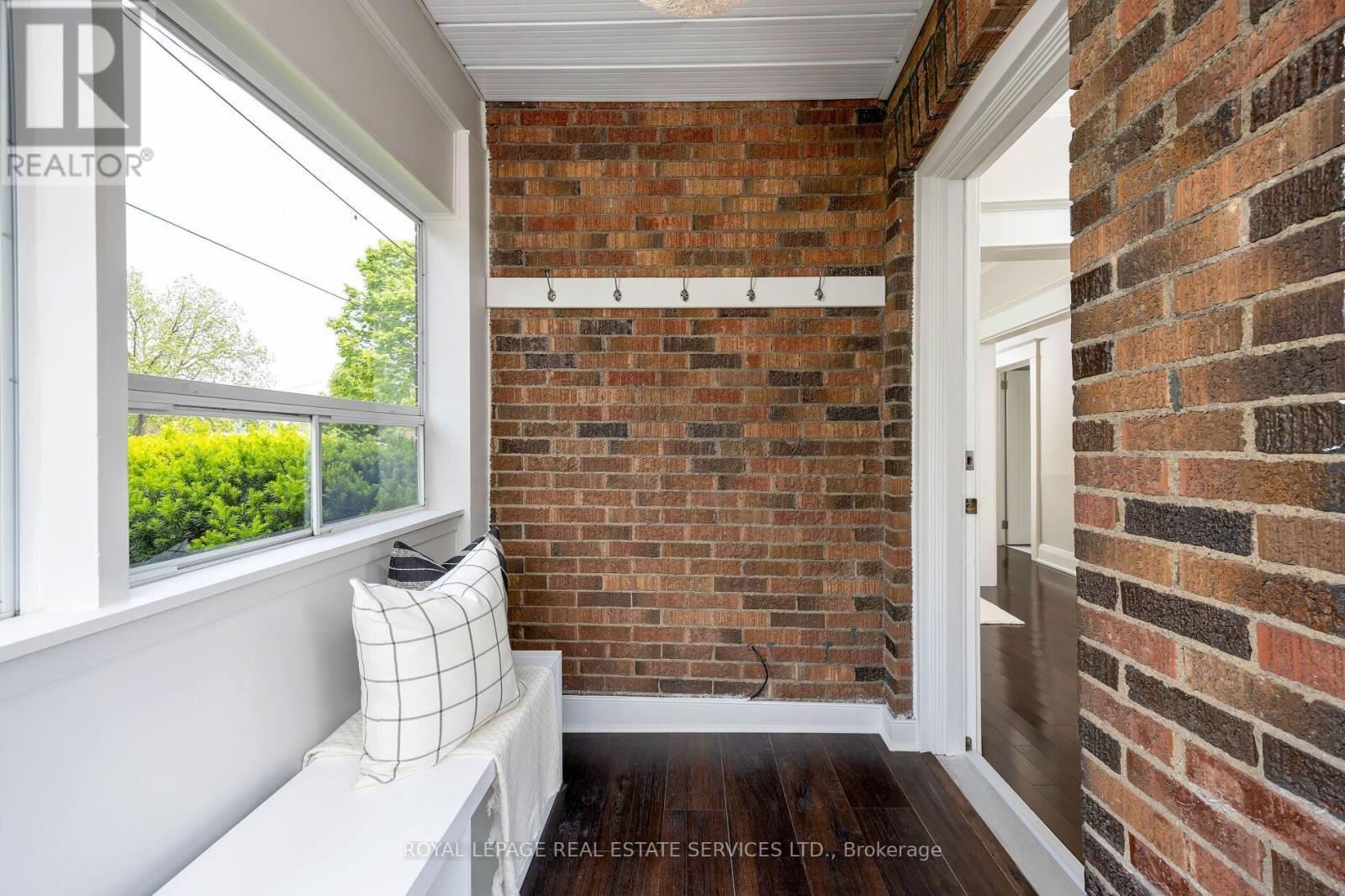 












17 DANIELS STREET

,
Toronto,




Ontario
M8Y1L6

