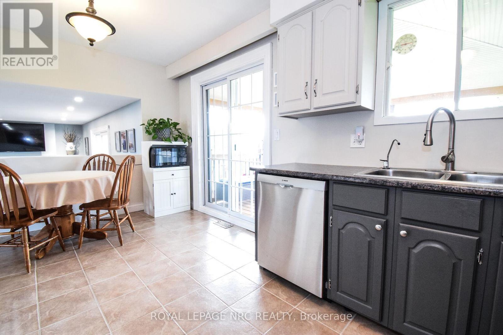 












155 EAST WEST LINE ROAD

,
Niagara-on-the-Lake (Lakeshore),




Ontario
L0S1J0

