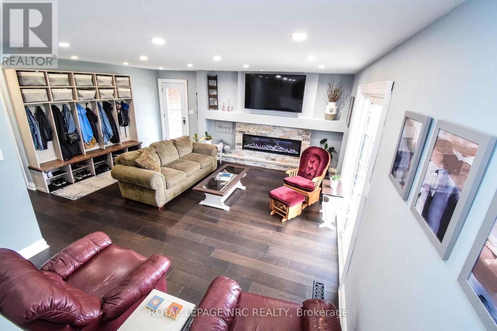 












155 EAST WEST LINE ROAD

,
Niagara-on-the-Lake (Lakeshore),




Ontario
L0S1J0

