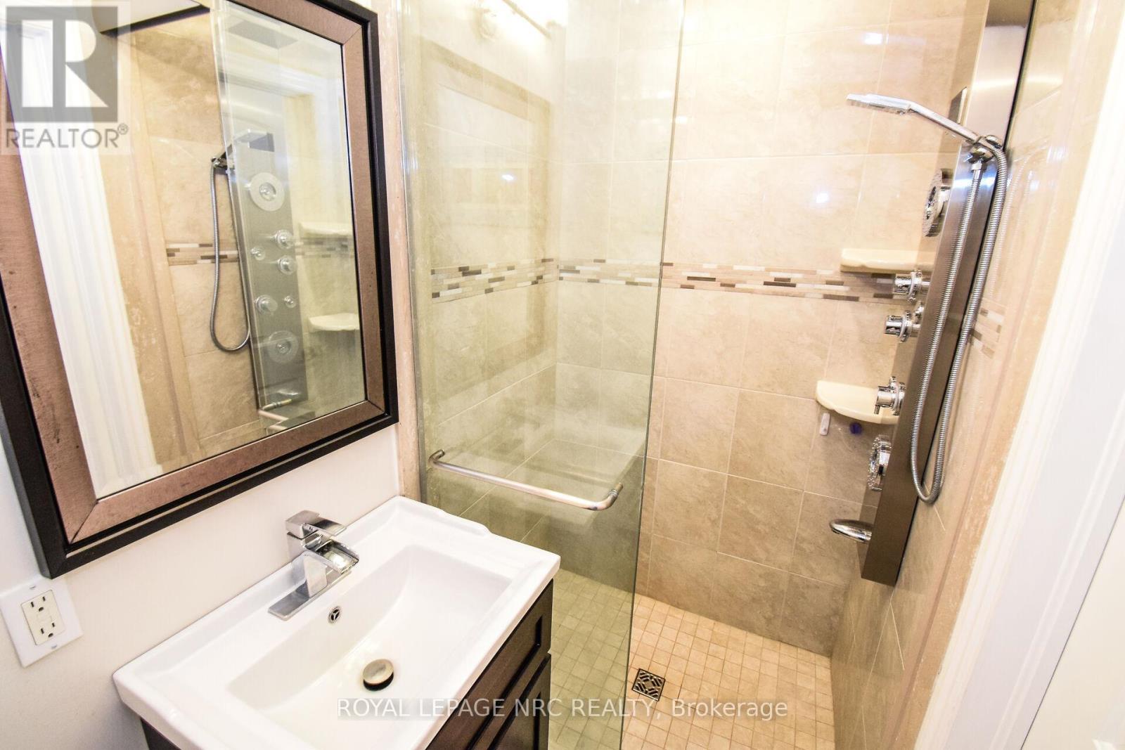 












155 EAST WEST LINE ROAD

,
Niagara-on-the-Lake (Lakeshore),




Ontario
L0S1J0

