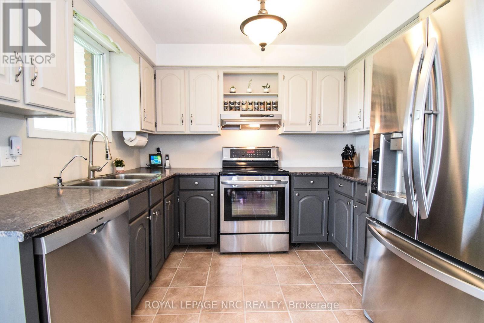 












155 EAST WEST LINE ROAD

,
Niagara-on-the-Lake (Lakeshore),




Ontario
L0S1J0

