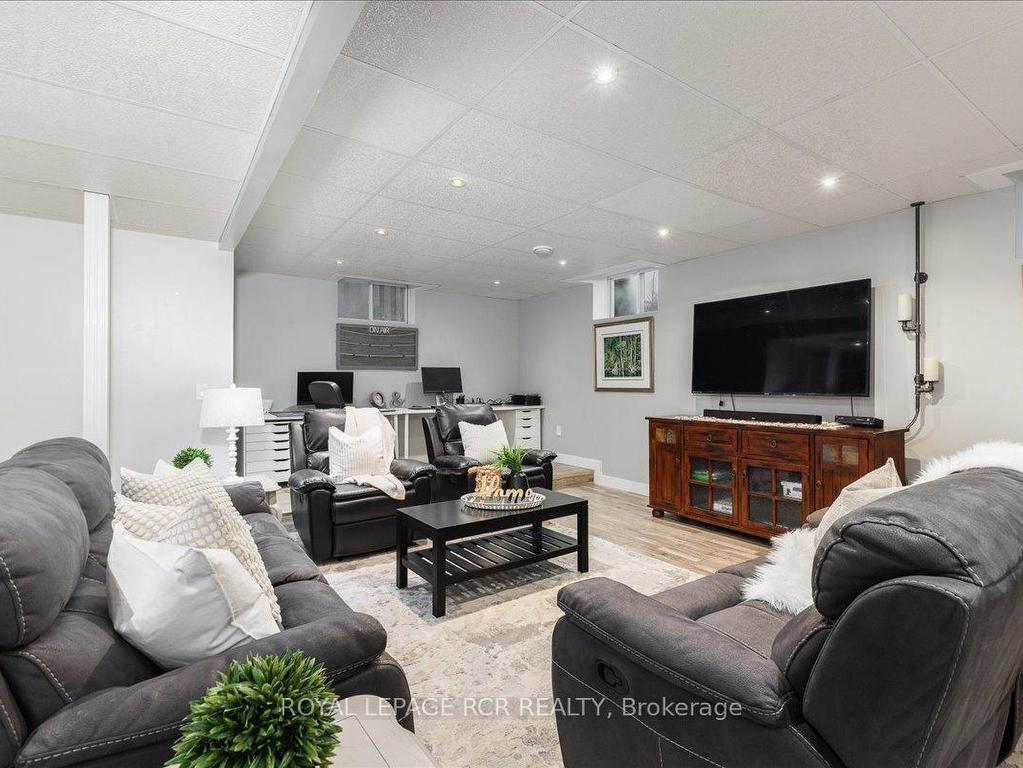 









395


Sandford

Road,
Uxbridge,




ON
L0C 1E0

