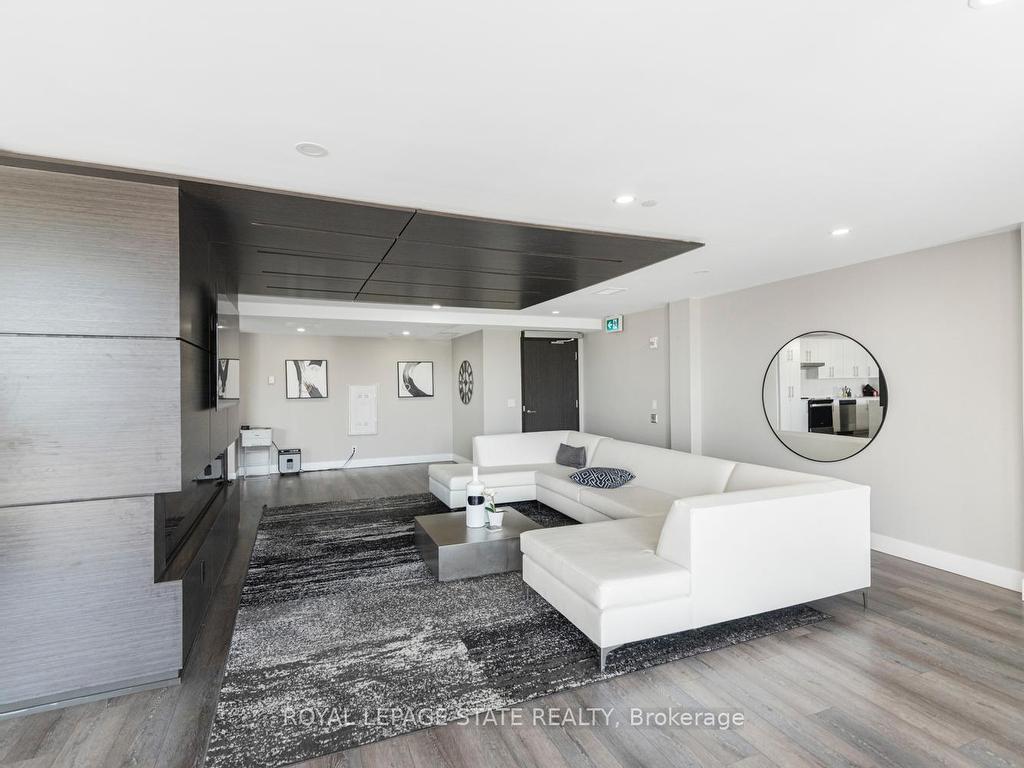 









15


Queen

Street South, 707,
Hamilton,




ON
L8P 0C6


