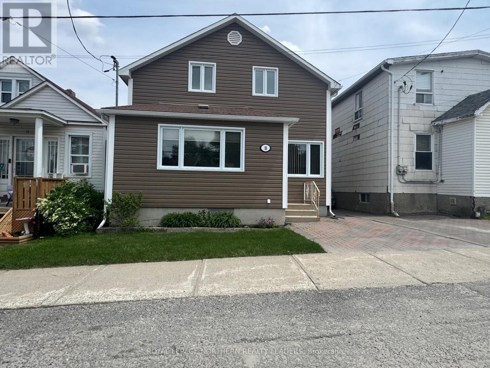 












13 VIPOND ROAD

,
Timmins (SCH - Main Area),




Ontario
P0N1G0


