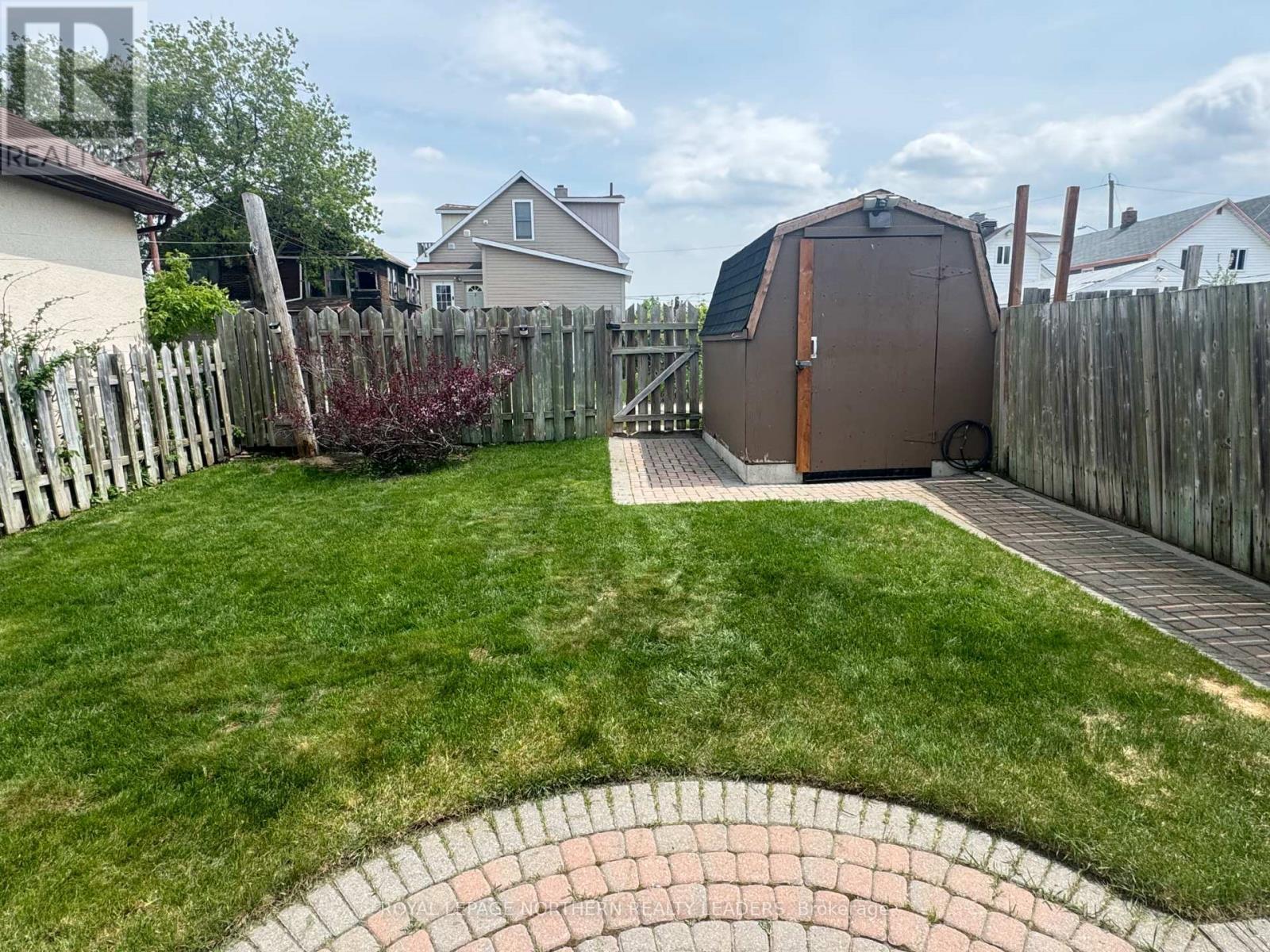 












13 VIPOND ROAD

,
Timmins (SCH - Main Area),




Ontario
P0N1G0

