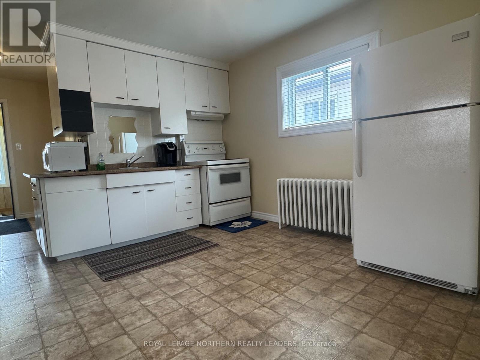 












13 VIPOND ROAD

,
Timmins (SCH - Main Area),




Ontario
P0N1G0

