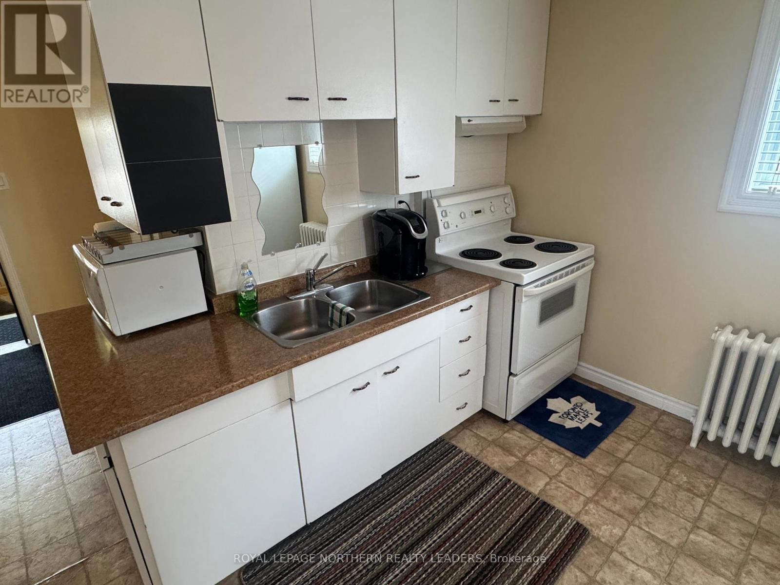 












13 VIPOND ROAD

,
Timmins (SCH - Main Area),




Ontario
P0N1G0

