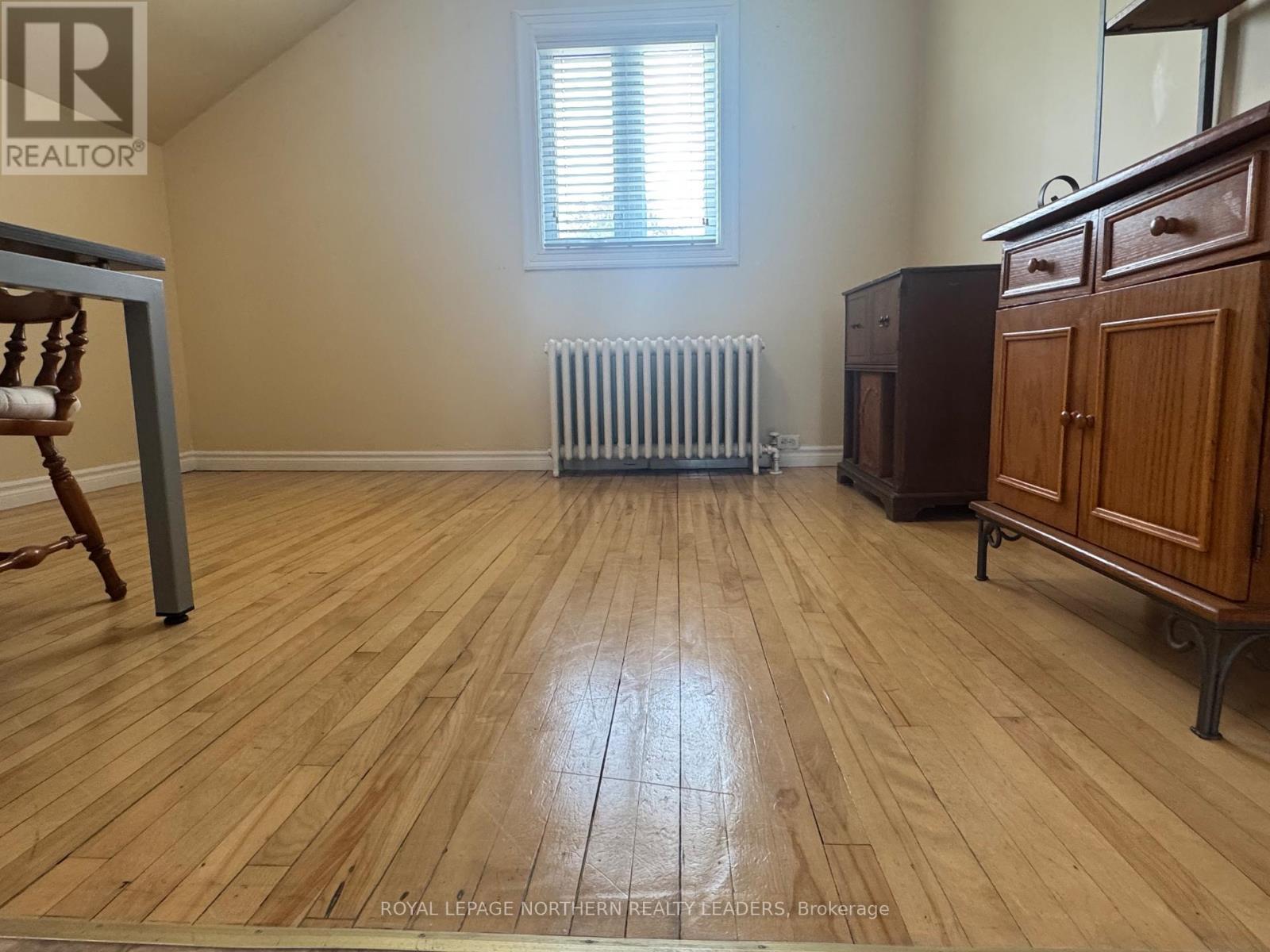 












13 VIPOND ROAD

,
Timmins (SCH - Main Area),




Ontario
P0N1G0

