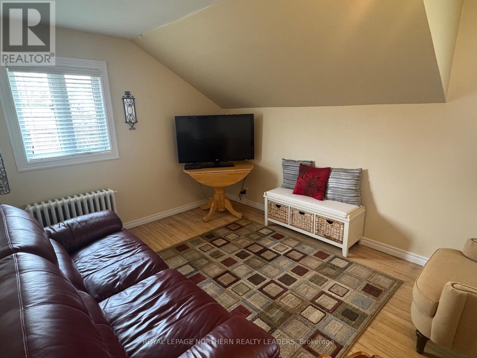 












13 VIPOND ROAD

,
Timmins (SCH - Main Area),




Ontario
P0N1G0

