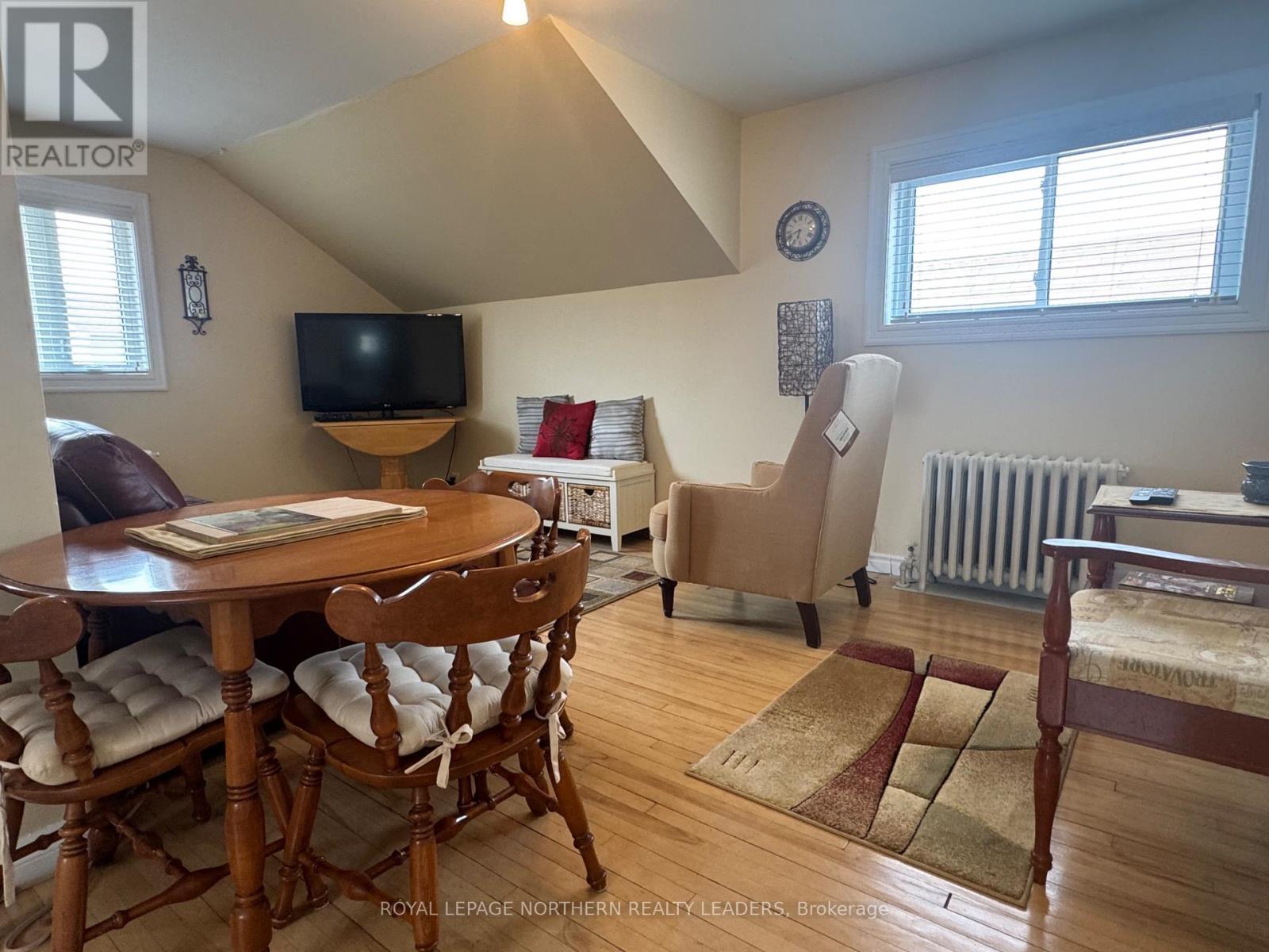 












13 VIPOND ROAD

,
Timmins (SCH - Main Area),




Ontario
P0N1G0

