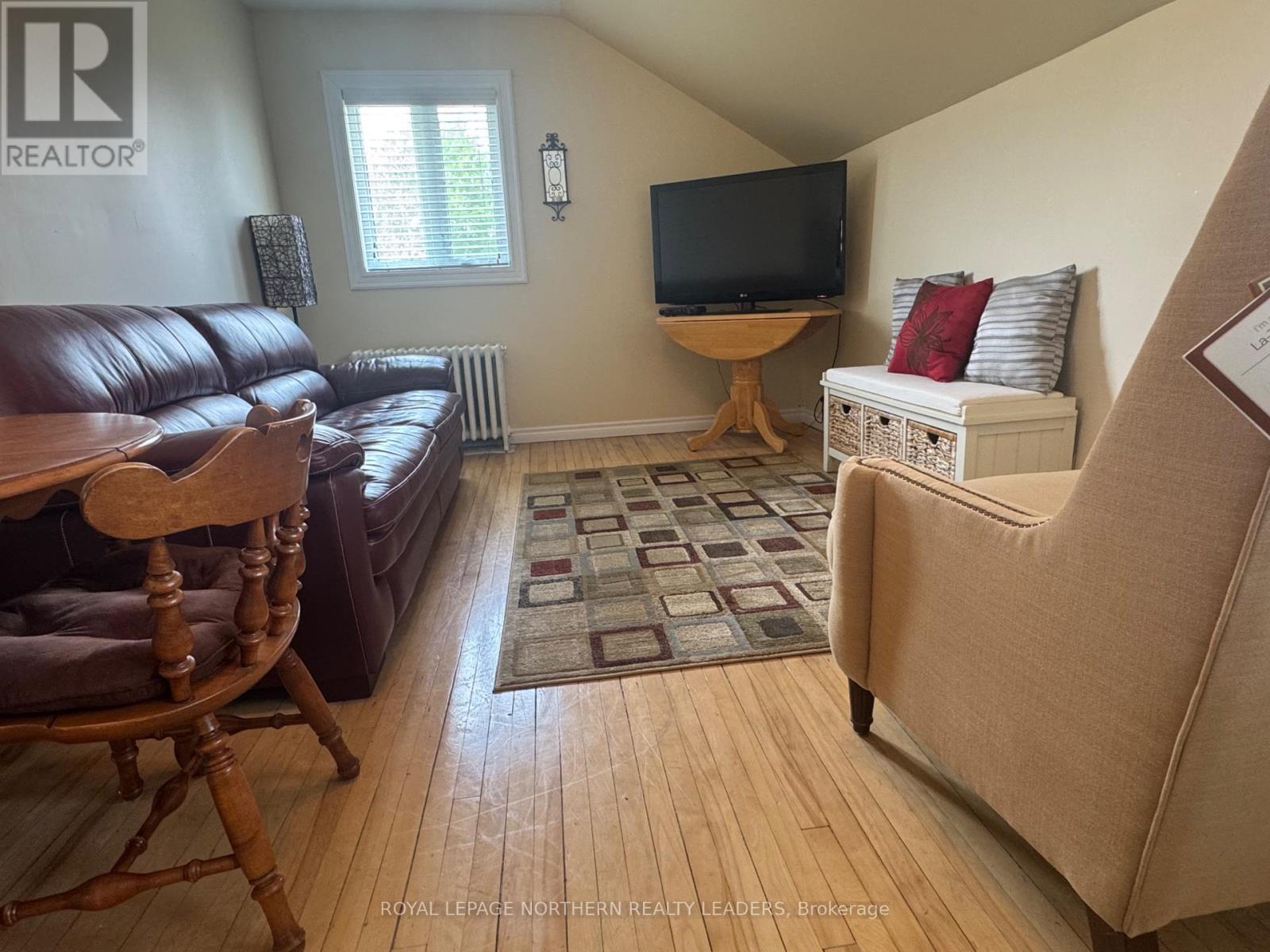 












13 VIPOND ROAD

,
Timmins (SCH - Main Area),




Ontario
P0N1G0

