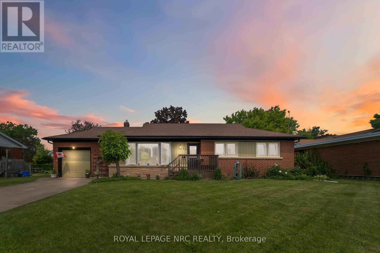 












10 RIVERVIEW BOULEVARD

,
St. Catharines (Glendale/Glenridge),




Ontario
L2T3L6

