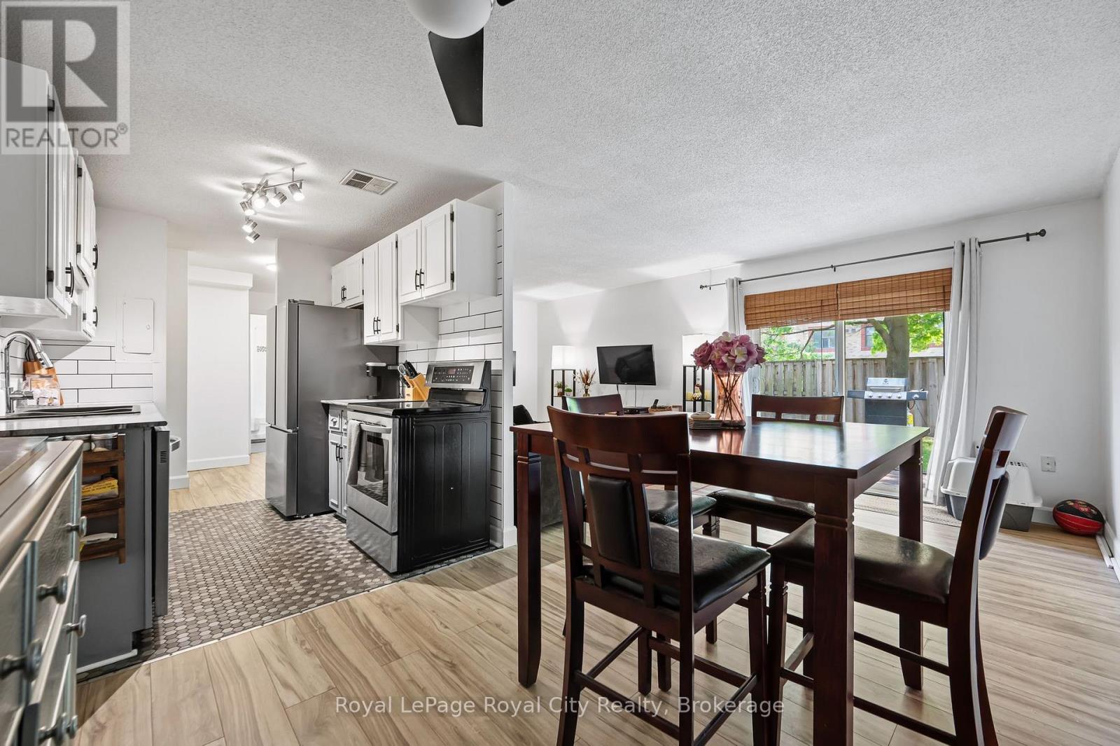 












104 - 234 WILLOW ROAD

,
Guelph (Junction/Onward Willow),




Ontario
N1H7C6

