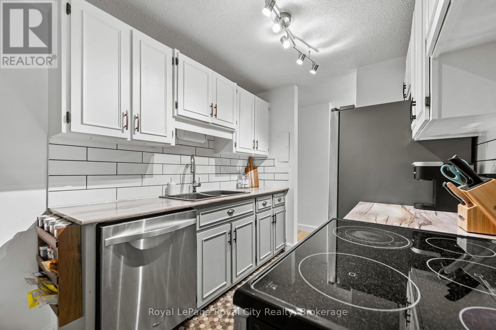 












104 - 234 WILLOW ROAD

,
Guelph (Junction/Onward Willow),




Ontario
N1H7C6

