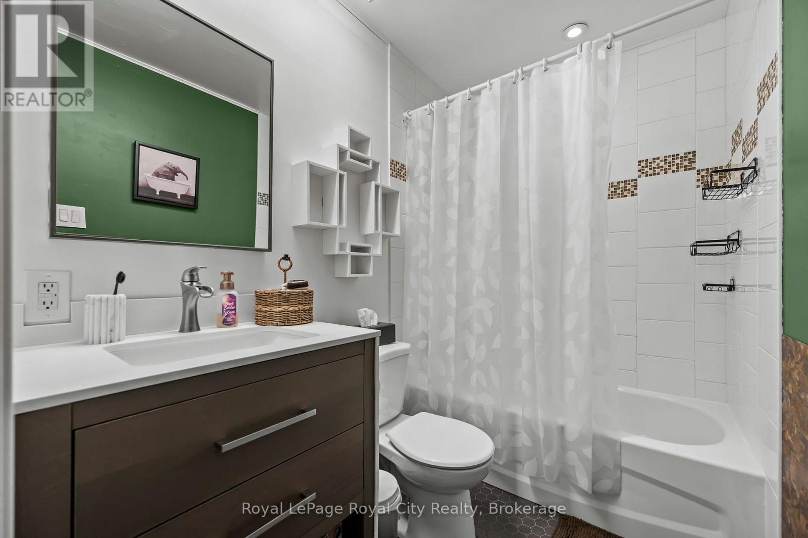 












104 - 234 WILLOW ROAD

,
Guelph (Junction/Onward Willow),




Ontario
N1H7C6

