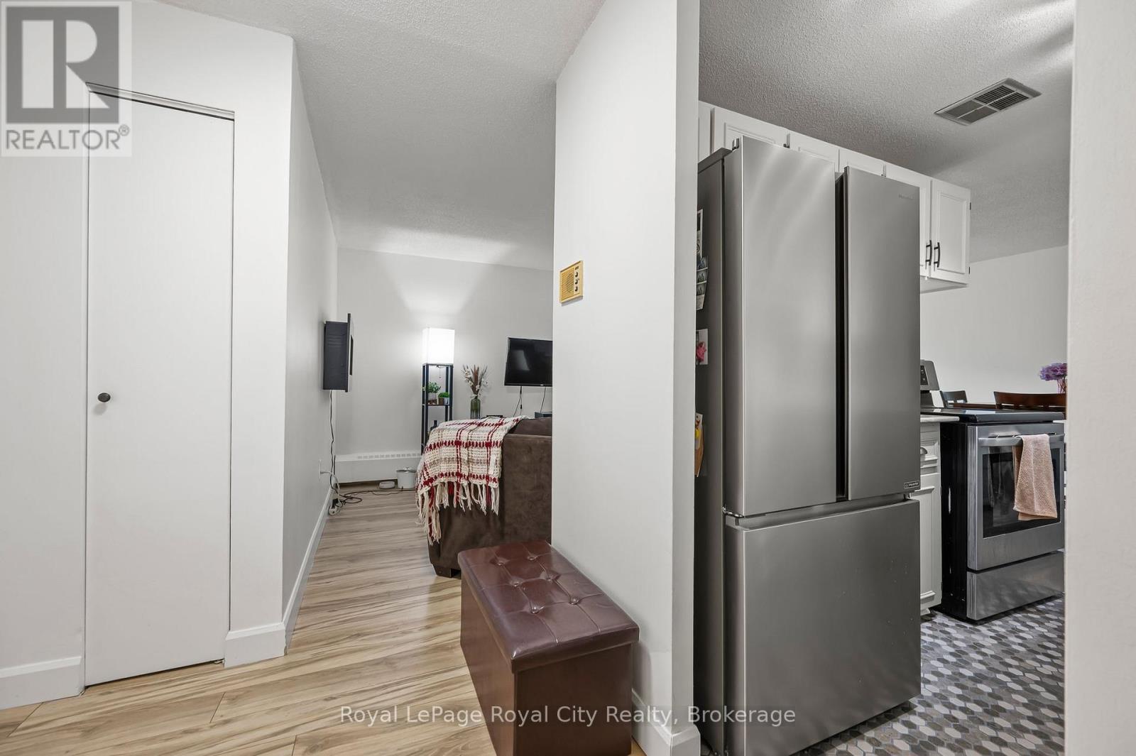 












104 - 234 WILLOW ROAD

,
Guelph (Junction/Onward Willow),




Ontario
N1H7C6

