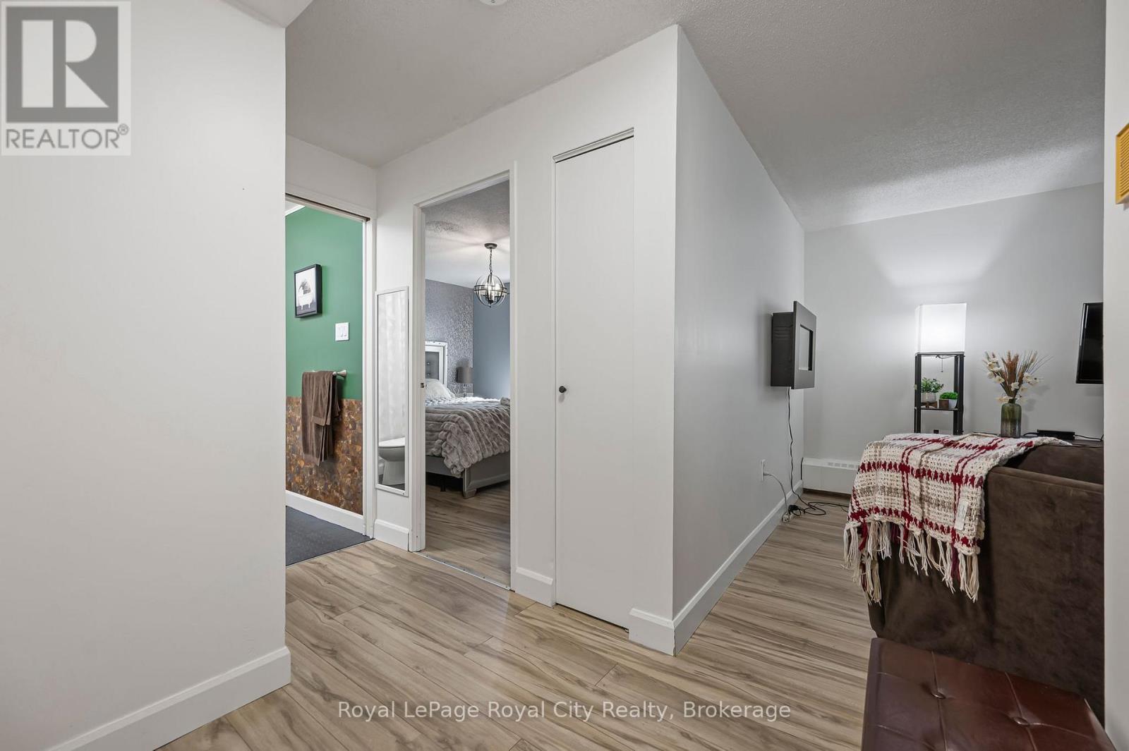 












104 - 234 WILLOW ROAD

,
Guelph (Junction/Onward Willow),




Ontario
N1H7C6

