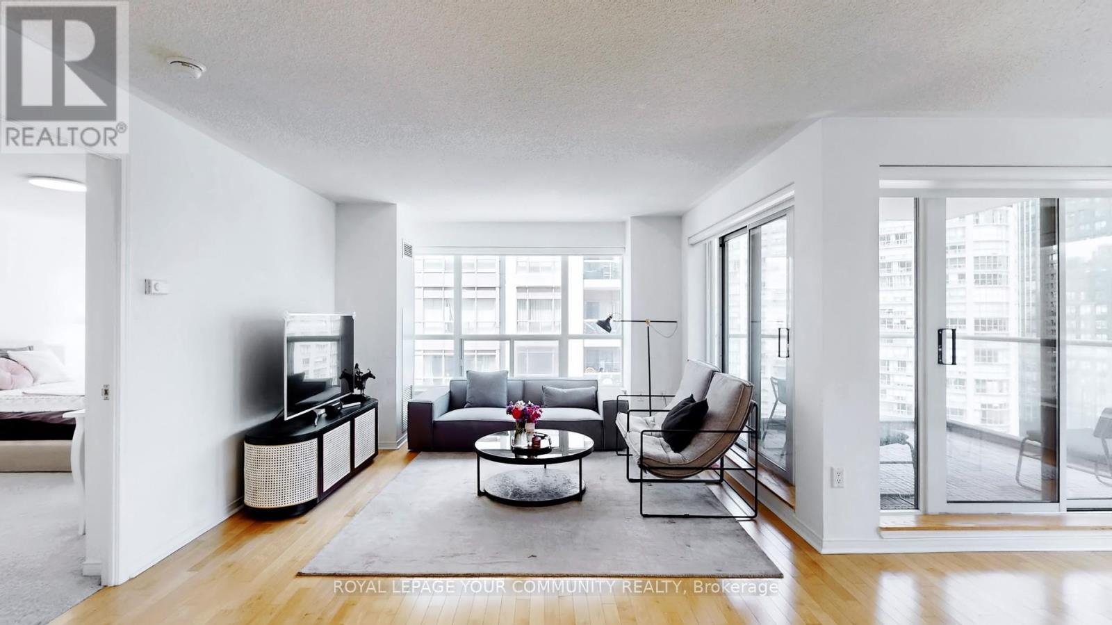 












1609 - 909 BAY STREET

,
Toronto,




Ontario
M5S3G2

