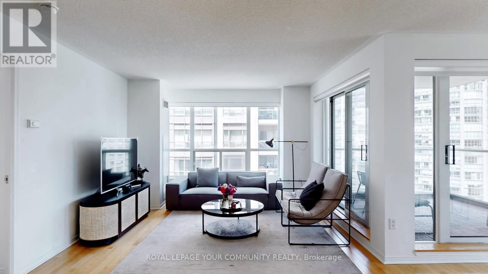 












1609 - 909 BAY STREET

,
Toronto,




Ontario
M5S3G2

