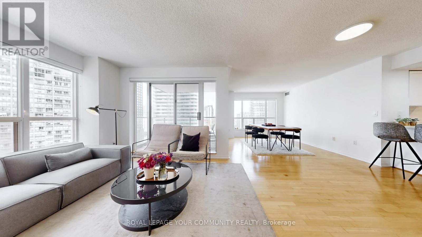 












1609 - 909 BAY STREET

,
Toronto,




Ontario
M5S3G2

