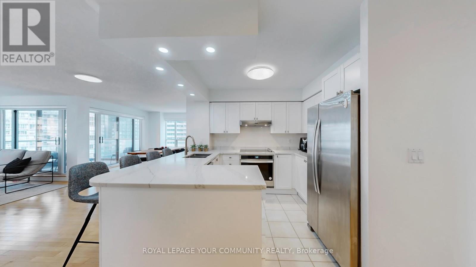 












1609 - 909 BAY STREET

,
Toronto,




Ontario
M5S3G2

