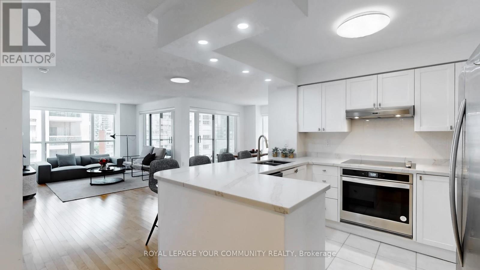 












1609 - 909 BAY STREET

,
Toronto,




Ontario
M5S3G2

