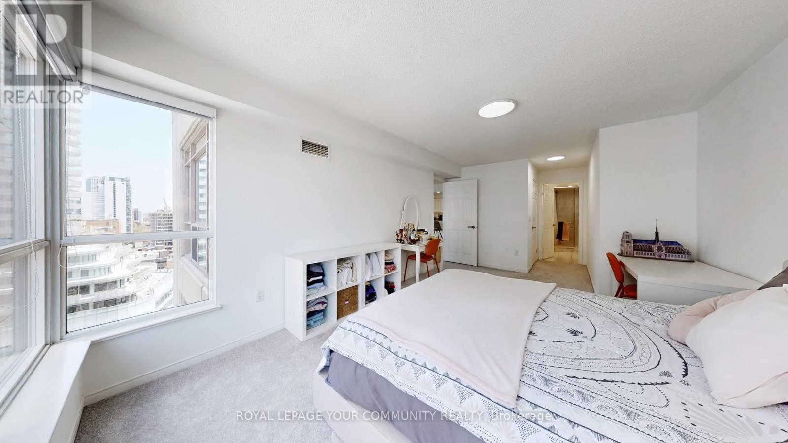












1609 - 909 BAY STREET

,
Toronto,




Ontario
M5S3G2

