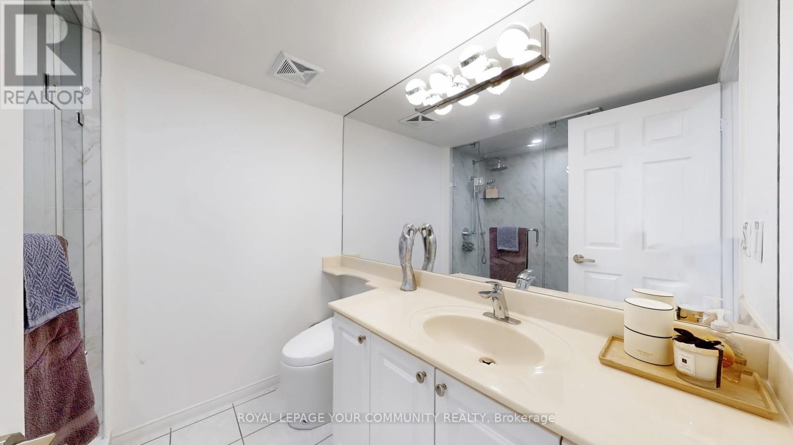 












1609 - 909 BAY STREET

,
Toronto,




Ontario
M5S3G2

