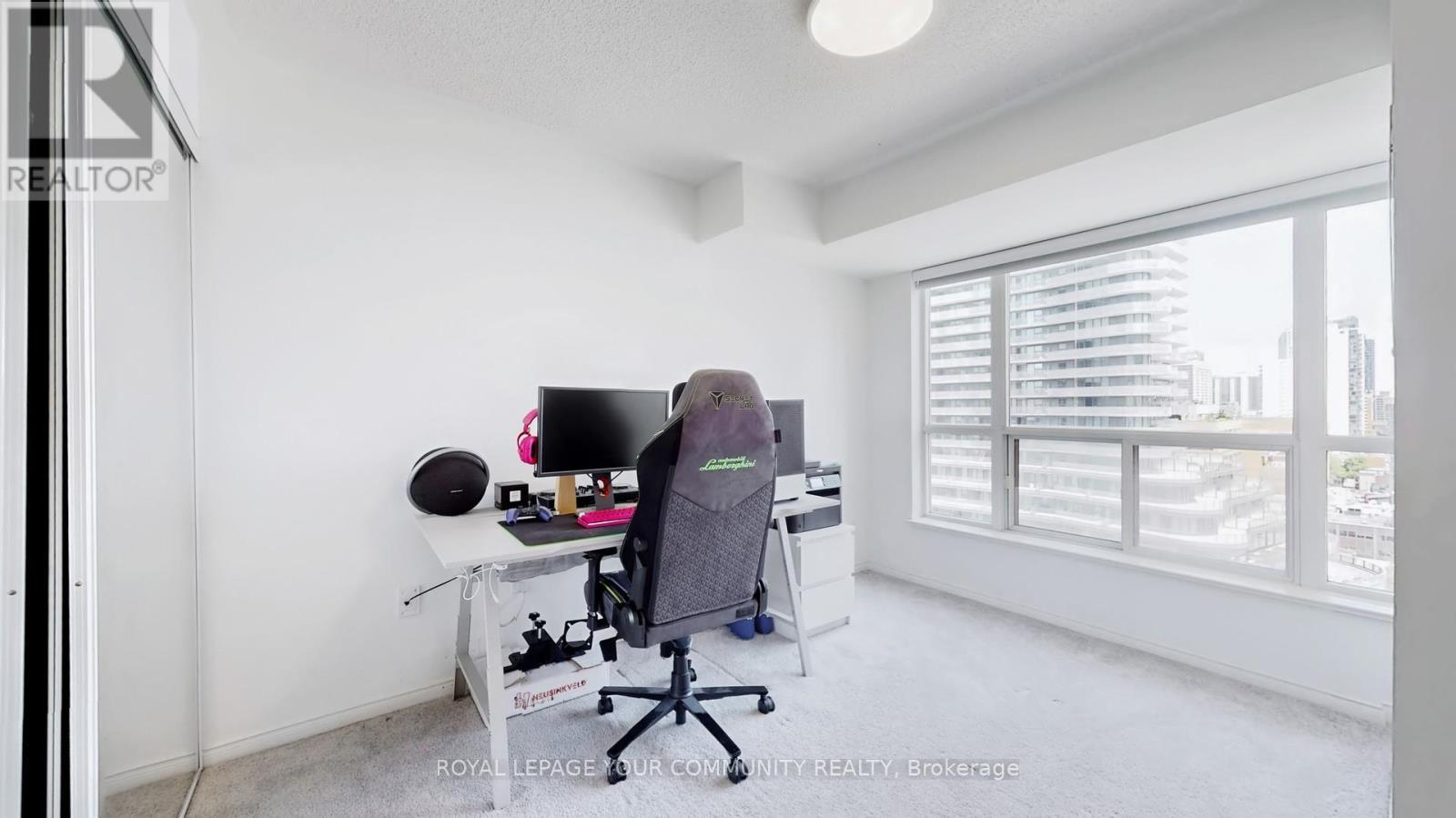 












1609 - 909 BAY STREET

,
Toronto,




Ontario
M5S3G2


