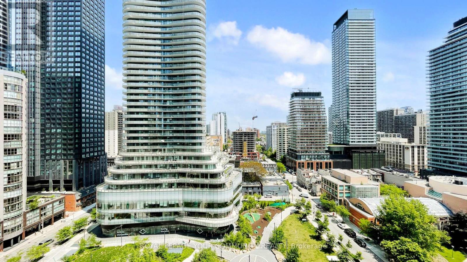 












1609 - 909 BAY STREET

,
Toronto,




Ontario
M5S3G2


