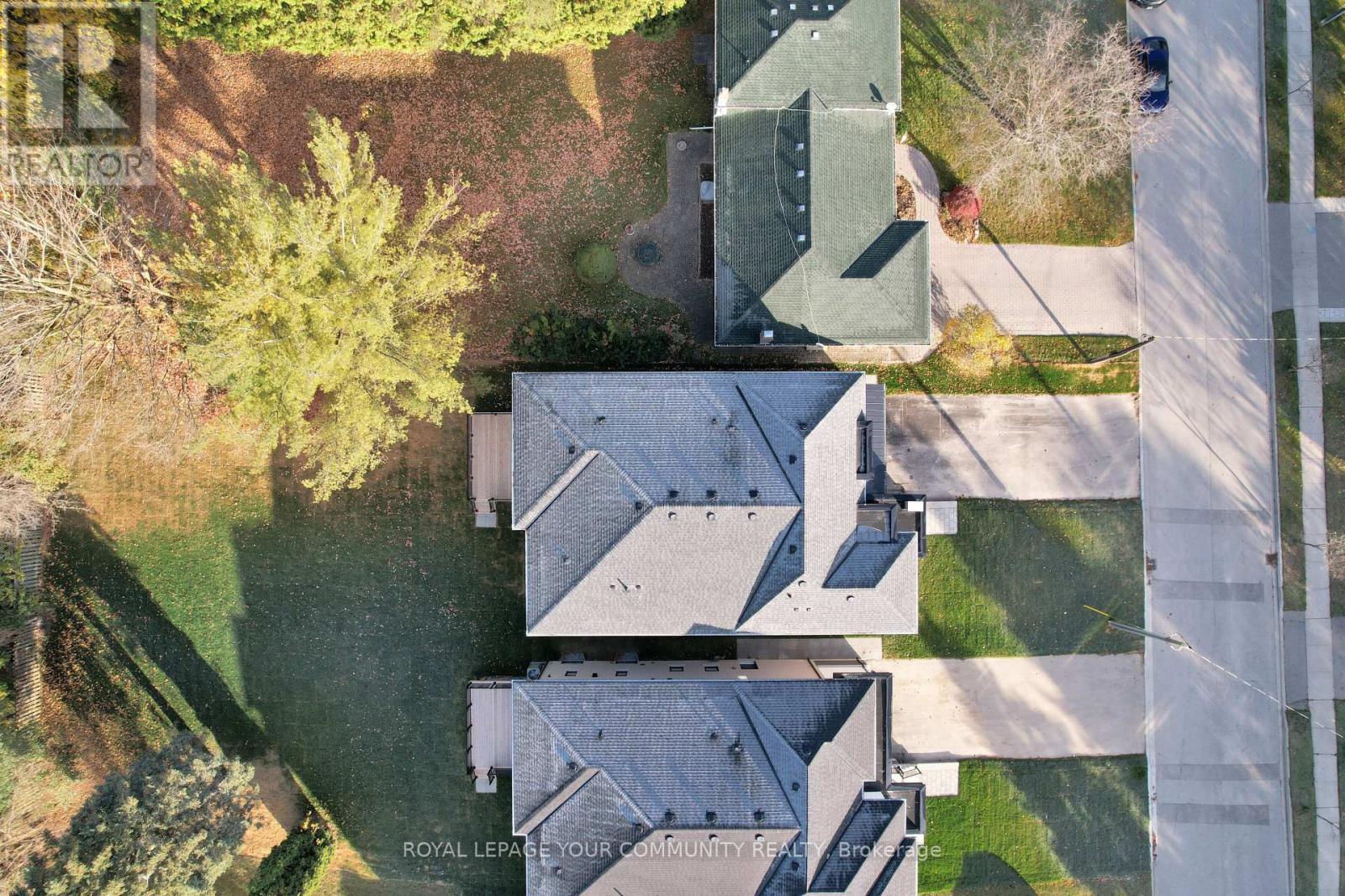 












92 HOWARD ROAD

,
Newmarket,




Ontario
L3Y3G7

