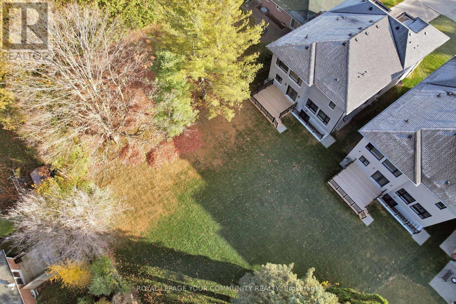 












92 HOWARD ROAD

,
Newmarket,




Ontario
L3Y3G7

