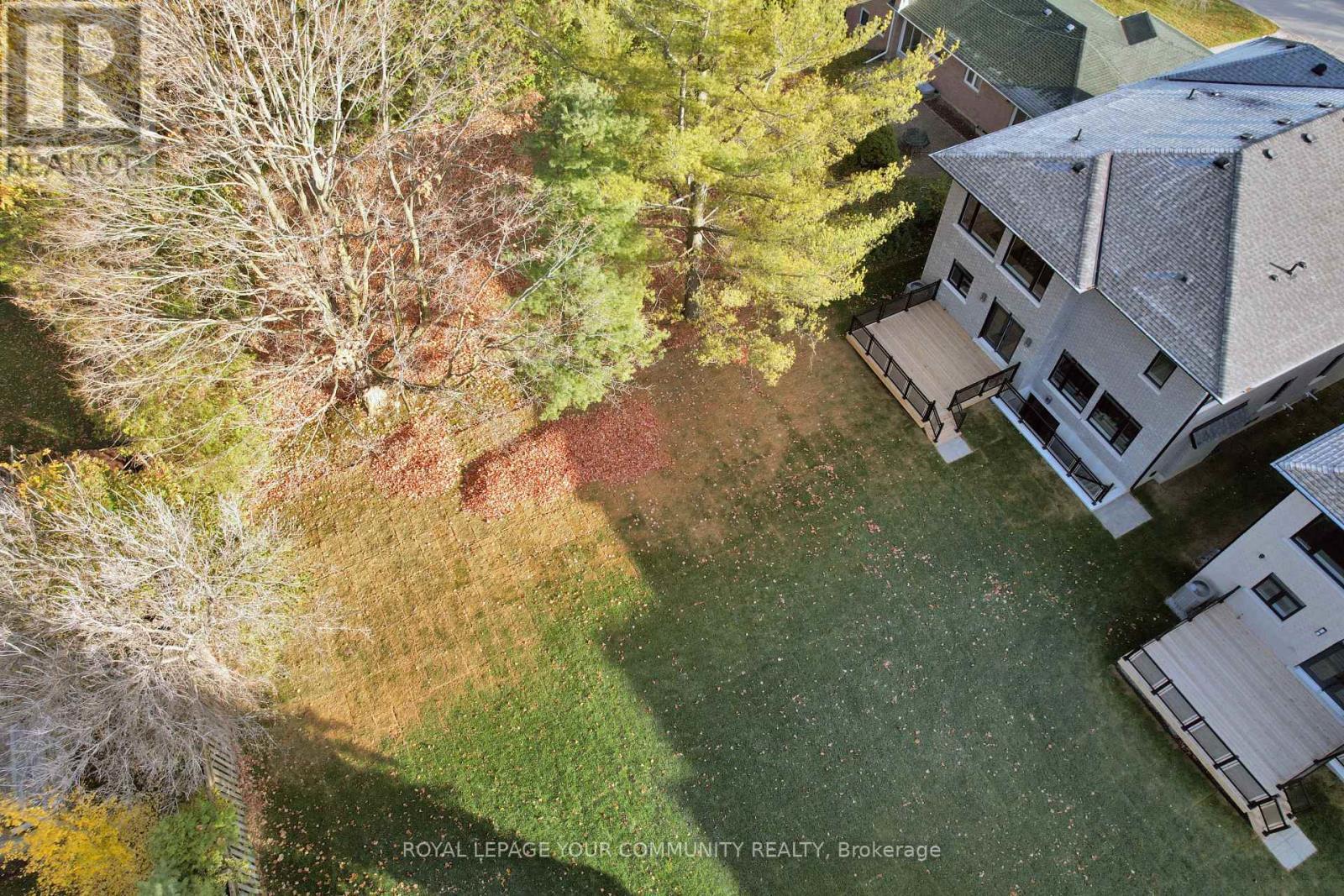 












92 HOWARD ROAD

,
Newmarket,




Ontario
L3Y3G7

