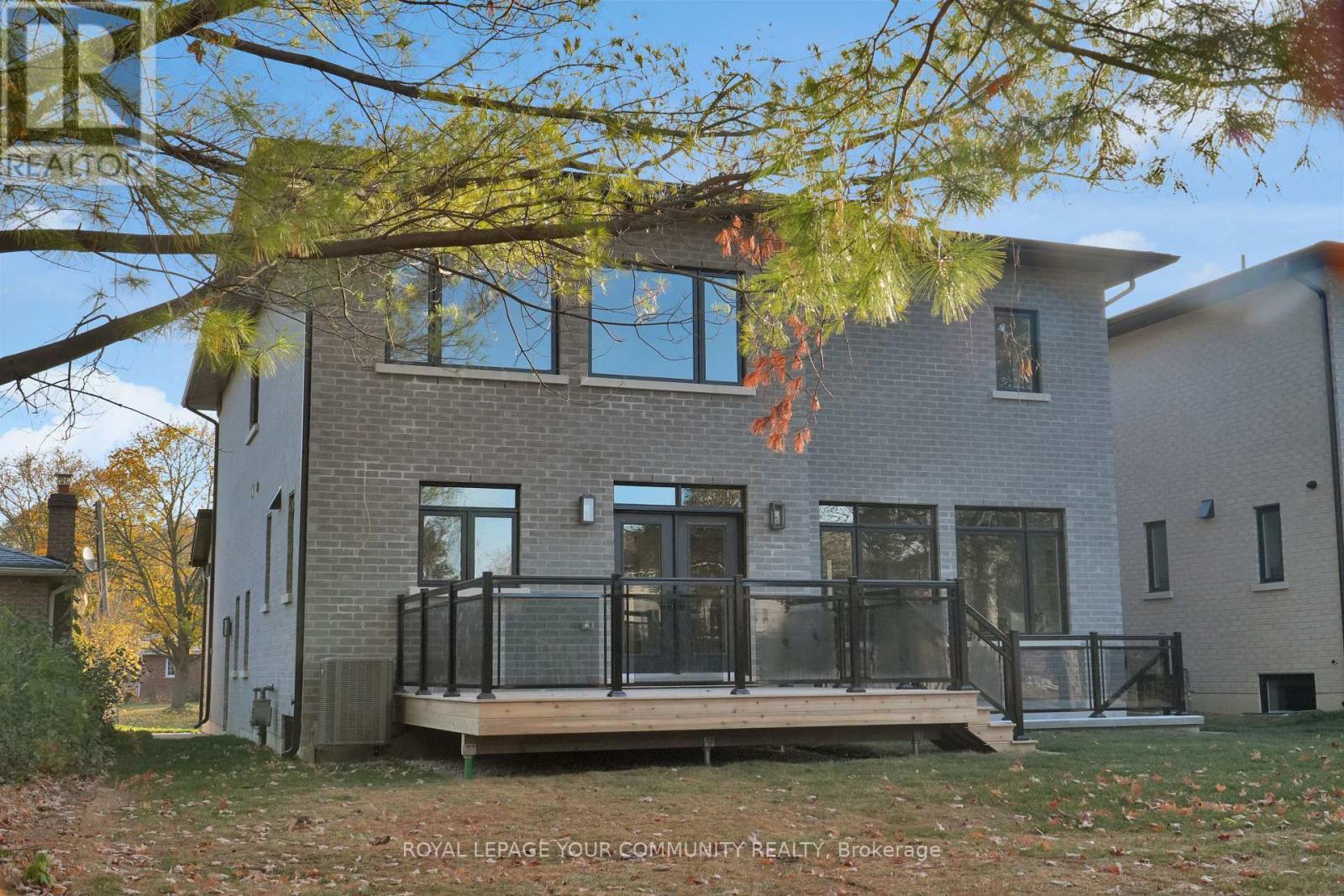 












92 HOWARD ROAD

,
Newmarket,




Ontario
L3Y3G7

