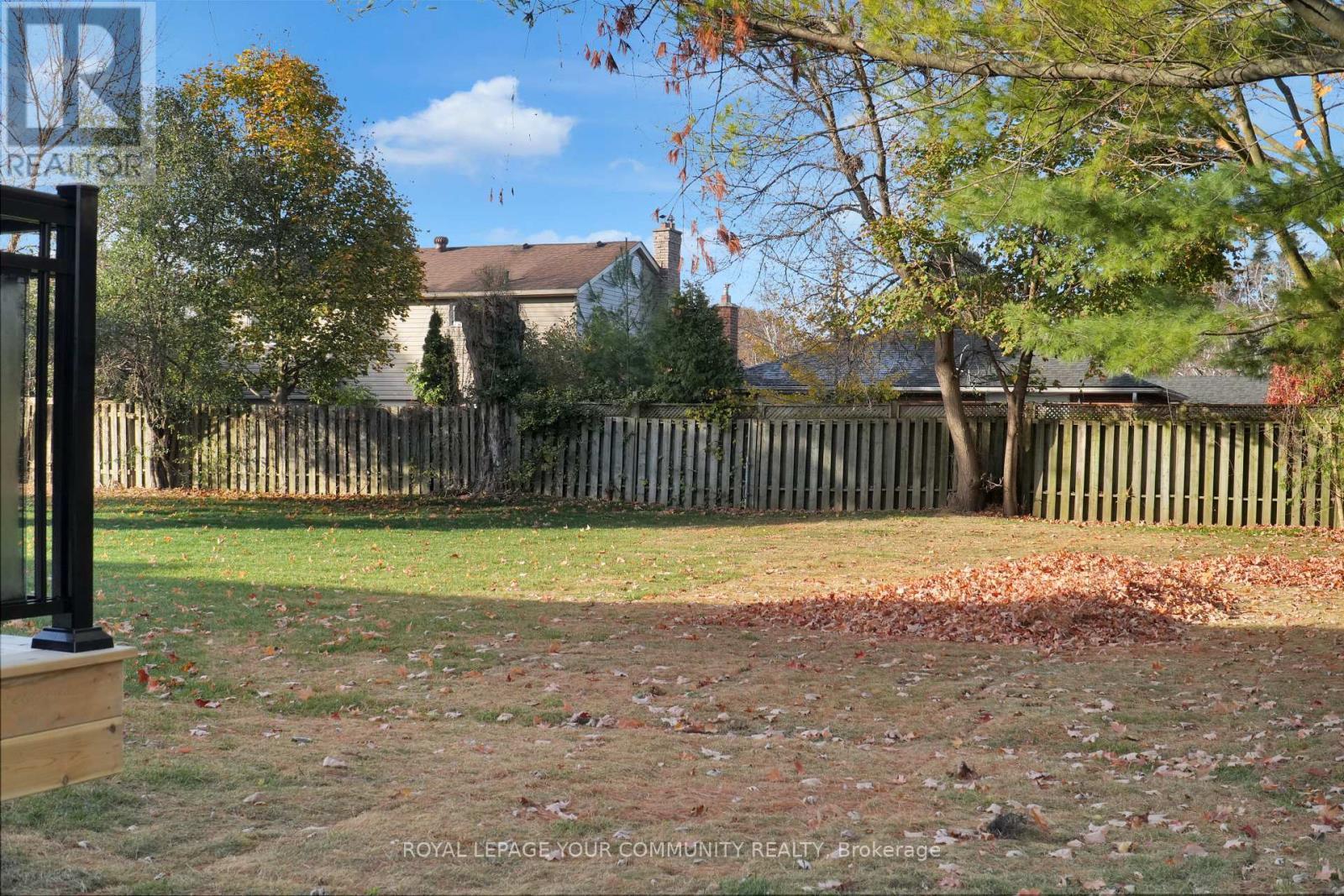 












92 HOWARD ROAD

,
Newmarket,




Ontario
L3Y3G7

