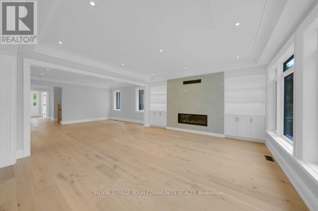 












92 HOWARD ROAD

,
Newmarket,




Ontario
L3Y3G7

