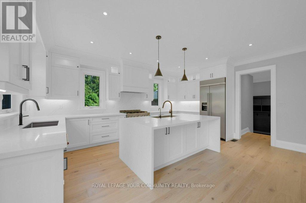 












92 HOWARD ROAD

,
Newmarket,




Ontario
L3Y3G7

