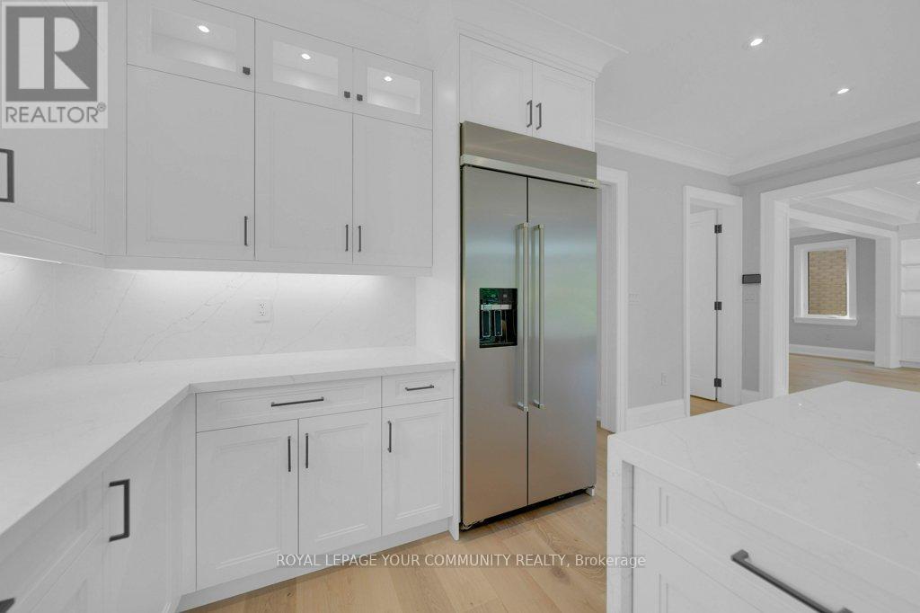 












92 HOWARD ROAD

,
Newmarket,




Ontario
L3Y3G7

